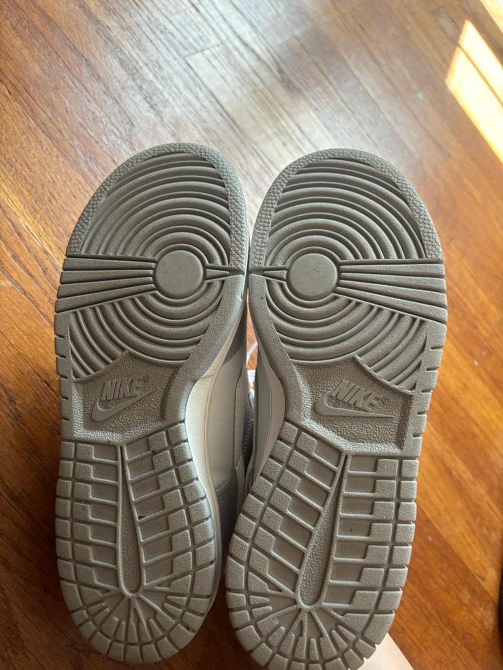 Kids 5.5y (women’s 7) wolf grey dunks - Picture 9 of 10